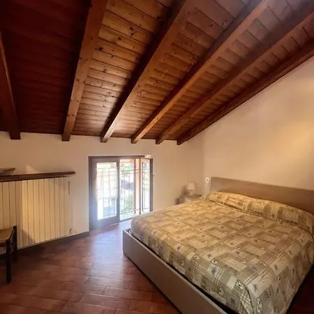 Apartamento 26, Near The